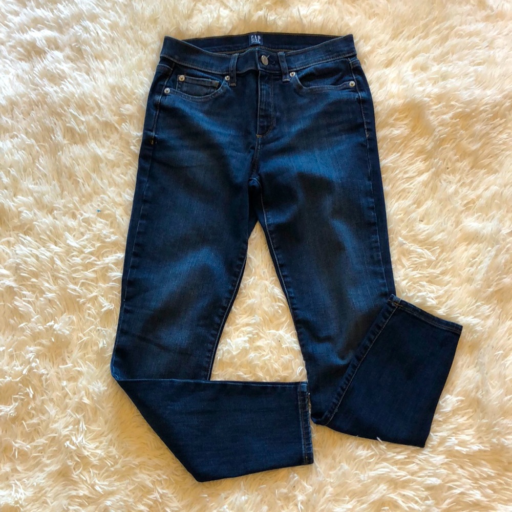 GAP JEANS. Size 26, High Rise True Skinny Jeans with Washwell